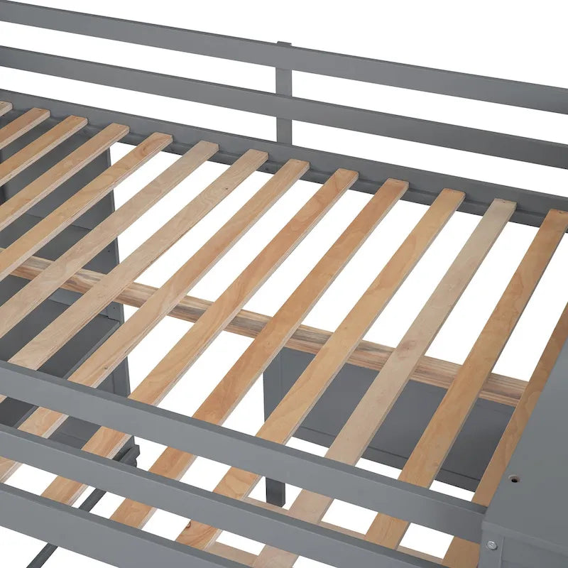 Letto a soppalco full-size con letto singolo indipendente
