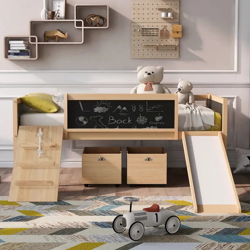 Letto a soppalco singolo per bambini con struttura da arrampicata, scivolo, lavagne e contenitori