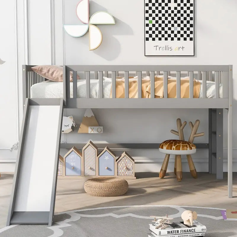 Letto a soppalco basso a grandezza naturale con scivolo e scaletta per bambini