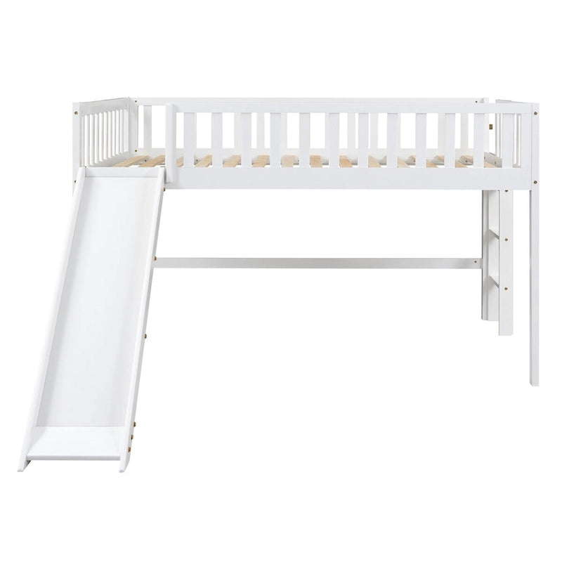 Letto a soppalco basso a grandezza naturale con scivolo e scaletta per bambini