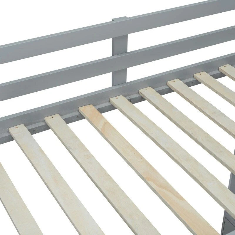 Letto a soppalco full size con mensole, scrivania e luce LED